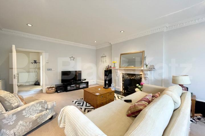 Period charm & contemporary living & boasts over 880 Sq.Ft of living space Victoria Rise , Clapham Common